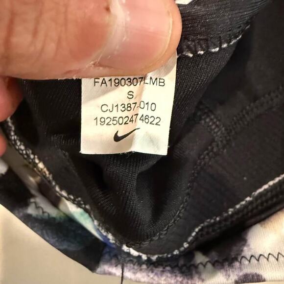 Nike Indy Floral Print DriFit Racerback Low Impact Sports Bra Womens Small Black - Picture 7 of 7